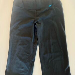 NIKE CROP LEGGINGS SZ M